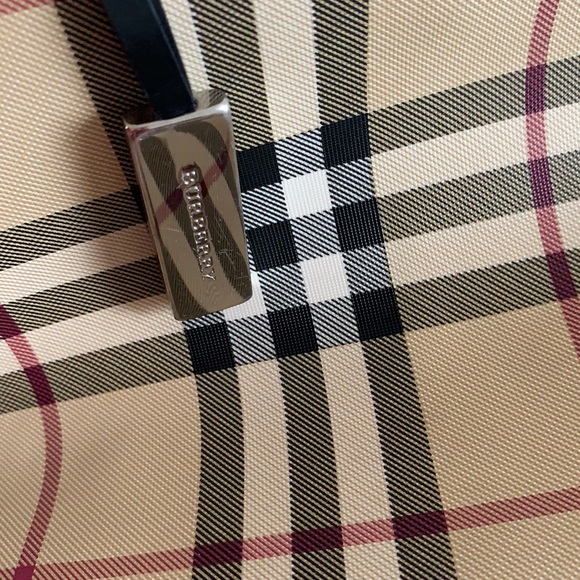 Burberry gorgeous bag 💯 authentic - Picture 12 of 12